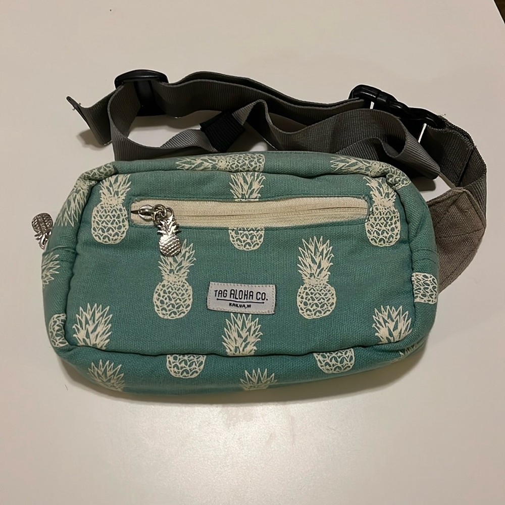Limited edition Hawaii Tag Aloha Pineapple Turquoise Hip Pack